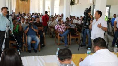 Durante el evento, el alcalde Mario Fuentes informó sobre la ejecución de nuevas obras en 2016. Foto: Efraín V. Molina.