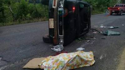 El cuerpo de la menor quedó tendido frente al vehículo en el que se transportaba.