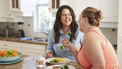 Las personas diabéticos deben cuidar su alimentación.