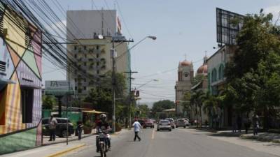 Soleada y con temperaturas cálidas amaneció este miércoles San Pedro Sula.