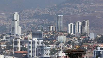 Imagen muestra unos edificios de la ciudad de Tegucigalpa, capital de Honduras.