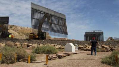 Trump ha prometido construir más de 805 kilómetros de muro para principios del próximo año. EFE/Archivo