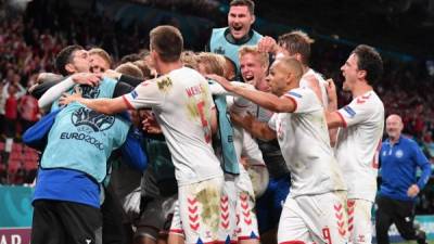 Dinamarca se metió en octavos de final de la Eurocopa gracias a su goleada 4-1 contra Rusia. Foto AFP.