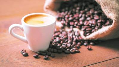 El café contiene propiedades antioxidantes.