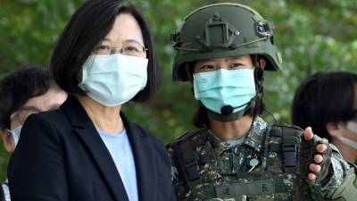 Taiwan President Tsai Ing-wen (L) listens to a masked soldier amid the COVID-19 coronavirus pandemic during her visit to a military base in Tainan, southern Taiwan, on April 9, 2020. - Taiwan currently has just 375 confirmed Covid-19 patients and five deaths despite its close proximity and trade links with China where the pandemic began, but the island and its 23 million inhabitants remain locked out of the World Health Organisation (WHO) and other international bodies after Beijing ramped up its campaign to diplomatically isolate Taiwan and pressure it economically and militarily. (Photo by Sam Yeh / AFP)