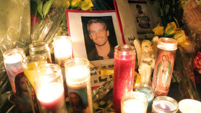 Miles de personas lloran la muerte del actor Paul Walker en Estados Unidos.