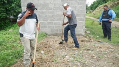 Parientes de Rivas excavaron en unos predios de la Planeta en busca del cadáver.