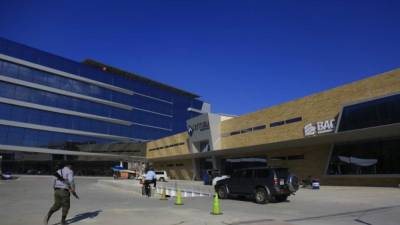 Inversión. El edificio del Century Business se ve imponente en el bulevar Peraza, a inmediaciones de la colonia El Pedregal.