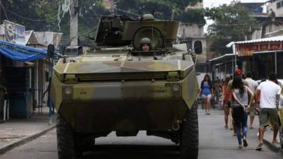 Soldados del ejército brasileño patrullanban en la favela Vila do João en la ciudad de Río de Janeiro, en 2015. EFE/Archivo