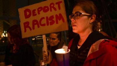 Varias personas protestaron frente a la embajada de EEUU en México. Foto: AFP