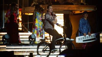 La alegre música del colombiano Carlos Vives puso a bailar a los hondureños por más de dos horas en su concierto de San Pedro Sula.