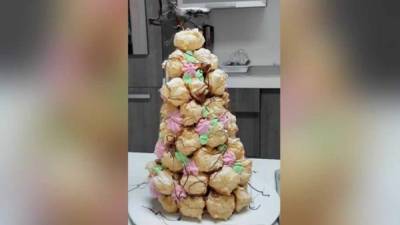 El Croquembouche a parte de ser un postre sabroso, es ideal para decorar su mesa navideña.