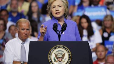 Muchos de los correos de Hillary Clinton tenían información clasificada, sin embargo, el FBI decidió no procesar a la exprimera dama.