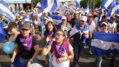 Miles de nicaragüenses han salido a la calle a protestar contra el gobierno de Daniel Ortega.