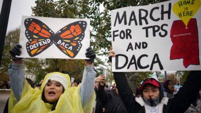 Migrantes protestan por el TPS y el DACA frente a la Corte Suprema de Justicia de EEUU./AFP.