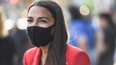 La congresista Alexandria Ocasio-Cortez ganó las primarias para reelegirse en un segundo término en EEUU./AFP.