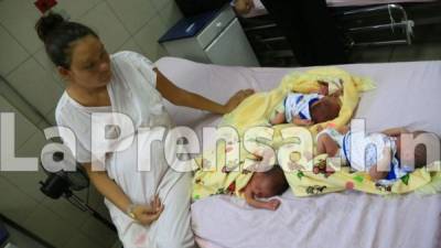 Vanessa Pineda de 24 años es la madre de los tres sanos bebés.