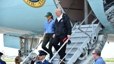 A diferencia de la vez anterior, la primera dama, Melania Trump, optó por un estilo más casual para esta visita.