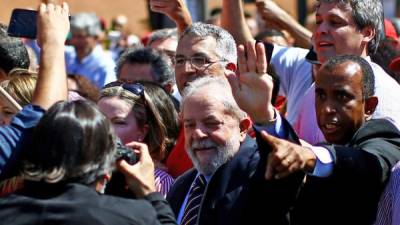 Seguidores del expresidente Lula lo acompañaron a su cita con el juez Sergio Moro.