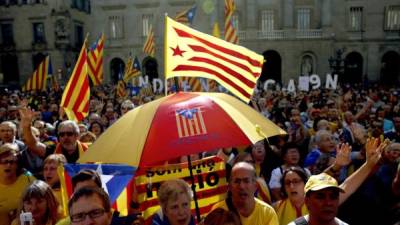 Las primeras manifestaciones contra la suspensión se convocaron para mañana mismo.