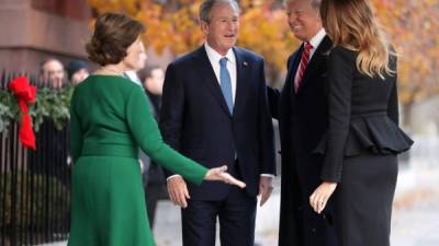 Trump y Melania visitaron a los Bush en la residencia Blair para ofrecer sus condolencias./EFE.