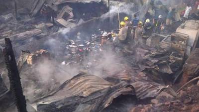 El incendio deja a siete familias en la calle, entre todos suman una veintena de niños.