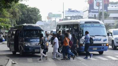 Los usuarios de transporte solicitan más presencia policial, especialmente en las noches en la parada de buses de Maheco. Otros puntos identificados son Las Rebajas de Don Juan en la 2 calle del barrio Concepción, la parada de Viveros en el bulevar del norte. La cuarta calle de la colonia Aurora, específicamente donde marcan tarjetas los buses, otro punto de alto riesgo es en el instituto José Trinidad Reyes, también en el desvío de Armenta y en las afueras de los principales centros comerciales de la ciudad.