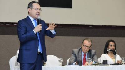 Marlon Tábora, coordinador del Gabinete Económico y Embajador de Honduras en EEUU, participó ayer en el foro de energía que organizó la Aher. Fotos: Yoseph Amaya y Moisés Valenzuela