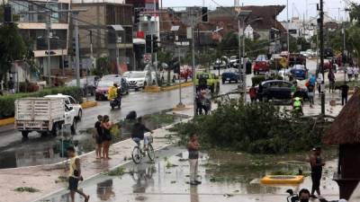 El huracán 'Grace' de categoría 1 tocó tierra esta madrugada al sur de Tulum, Quintana Roo, informaron autoridades mexicanas que reportaron afectaciones en las costas del Caribe mexicano por el paso del ciclón.
