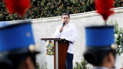 El presidente de Honduras, Juan Orlando Hernández, pronuncia un discurso durante la actividades por la celebración de Independencia. EFE