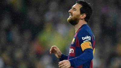 Lionel Messi lamentando su fallo en el mano a mano ante Courtois.