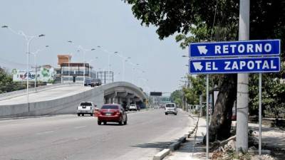 Hay cuatro obras en ejecución en este momento en el bulevar del norte y del este a cargo de Siglo 21. De acuerdo con la programación, las obras adicionales serán habilitadas en junio, con ellas eliminarán el congestionamiento en Río Blanco, Bermejo y la Tara. En la 33 calle y bulevar del este comenzarán a construir el paso a desnivel en los próximos días. FOTOS: YOSEPH AMAYA