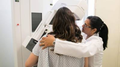 La naturaleza experimental de la nueva tecnología no sustituye todavía a la mamografía convencional.