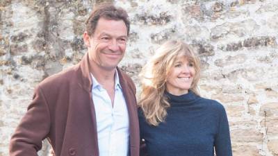 Dominic West se presentó ante los medios este martes mostrando el amor que le tiene a su esposa, Catherine FitzGerald.