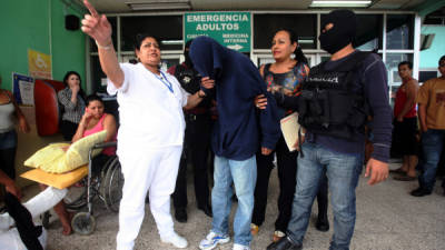 Custodiado por policías fue sacado del Hospital Escuela el menor que resultó herido en el barrio Morazán.