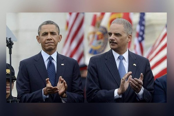 El presidente Obama y el secretario de Justicia Eric Holder en un acto oficial.