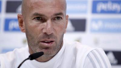 El técnico del Real Madrid Zinedine Zidane, durante la rueda de prensa tras el entrenamietno del equipo en la Ciudad del Real Madrid, en Valdebebas. EFE