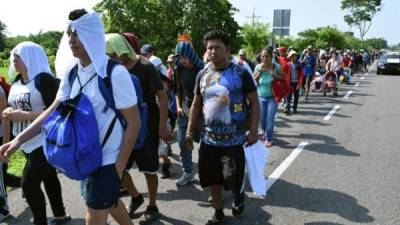 Unos 500 migrantes que recorrían el sur de México en una caravana fueron detenidos por la Policía Federal y el Ejército./EFE.