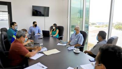 Rafael Ruiz, comisionado presidente, encabezó la reunión con los transportistas. Foto: M.Cubas.