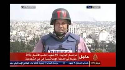 Periodista de la cadena Al Jazeera se pone a llorar cuando transmite en vivo sobre los muertos en Gaza.