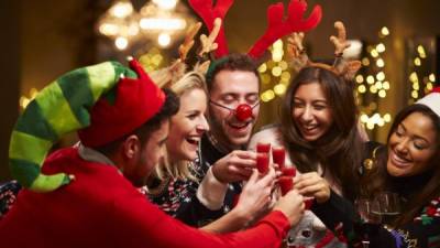 Haga ejercicios durante su viaje en carro o avión para que pueda disfrutar de las fiestas con sus familiares.