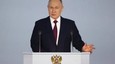 El presidente de Rusia, Vladimir Putin, pronuncia su discurso anual ante la Asamblea Federal en el centro de conferencias Gostiny Dvor de Moscú, Rusia, el 21 de febrero de 2023.
