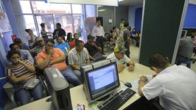 La demanda de empleo en San Pedro Sula y alrededores es cada vez más alta, aseguran autoridades. Foto: Melvin Cubas.