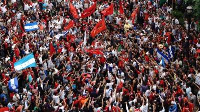 Multitudinarias manifestaciones se realizaron de forma pacífica en San Pedro Sula y Tegucigalpa en apoyo a la Alianza de Oposición y para exigir resultados al Tribunal Supremo Electoral (TSE).