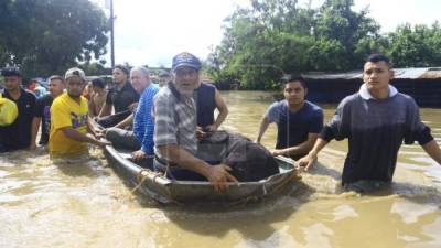 Los daños que está dejando Eta han agravado la situación de Honduras, que desde marzo vive una emergencia nacional por la pandemia de covid-19, que ha dejado más de 2,700 muertos y los contagios rozan los 100,000.