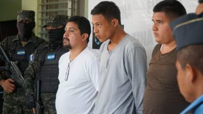 Los tres supuestos pandilleros fueron capturados el miércoles en la 33 calle luego de una persecución policial.