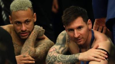 Neymar y Messi compartieron unos minutos luego de la final de la Copa América. Foto EFE.