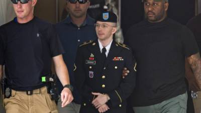 Fotografía tomada el 30 de julio de 2013 en la que se registró al exsoldado estadounidense Bradley Manning, quien, tras varios intentos de suicidio, fue sometido a una operación quirúrgica que le permitió poder identificarse como mujer. EFE