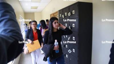 Olga Ferrufino cuando salió de los Tribunales de Justicia.