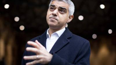 Sadiq Khan, alcalde de Londres, señaló que no está de acuerdo con la reanudación del fútbol en Inglaterra. Foto AFP.